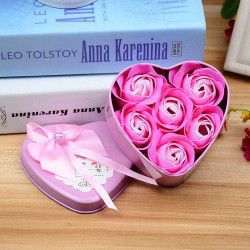 Set 6 buc trandafiri din sapun in cutie metalica tip inima