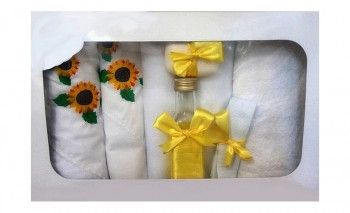 Trusou pentru botez 7 piese brodat cu figurina Floarea soarelui Little Angel galben 