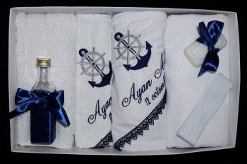Trusou pentru botez 7 piese brodat cu figurina Marinar Little Angel bleumarin 