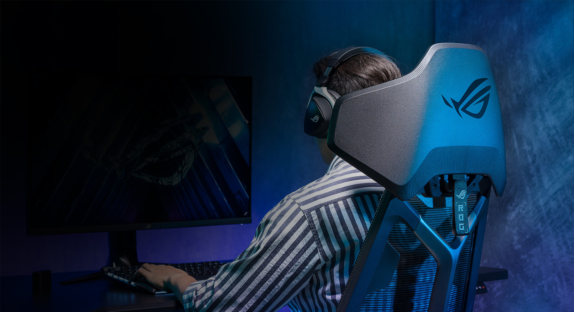 Scaung gaming ASUS ROG DESTRIER ERGO design Cyborg panou acustic detasabil