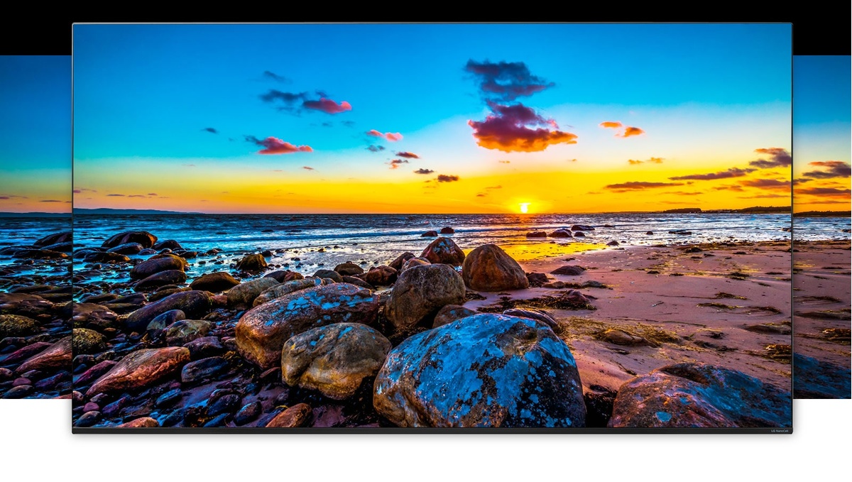 Ecran TV care prezintă o imagine panoramică a naturii