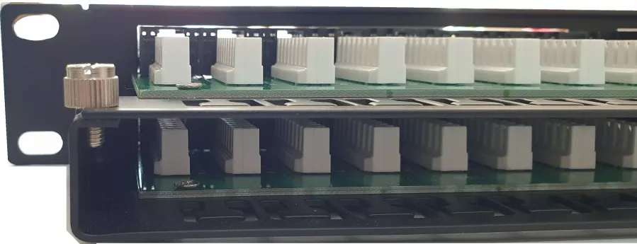 Patch Panel 19 cat5e LanKATT UTP 48port x RJ45- 1U echipat cu suport de ...