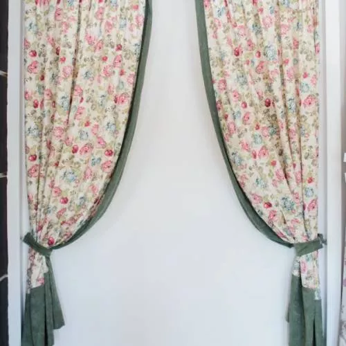 Draperie Cu Flori Roz Confectionata Pe Rejansa Model 8 200 X 245 Cm Alb Drp1426 Drp1426